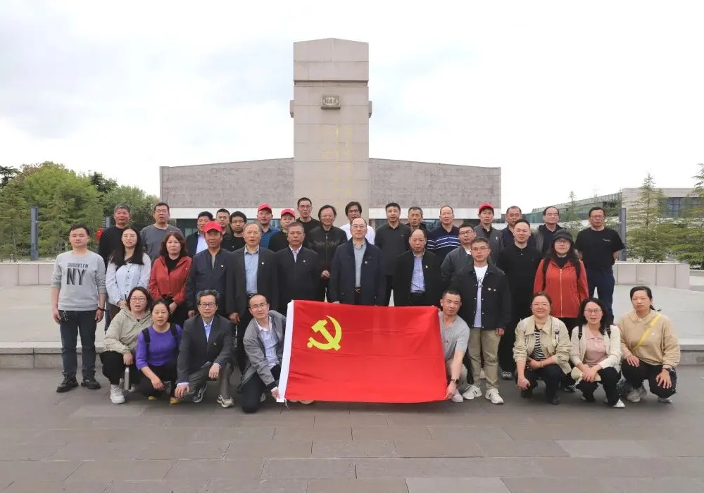 Changshu Polyester Co., Ltd. Party Branch skipuleggur heimsókn í Yancheng New Fourth Army Memorial Hall